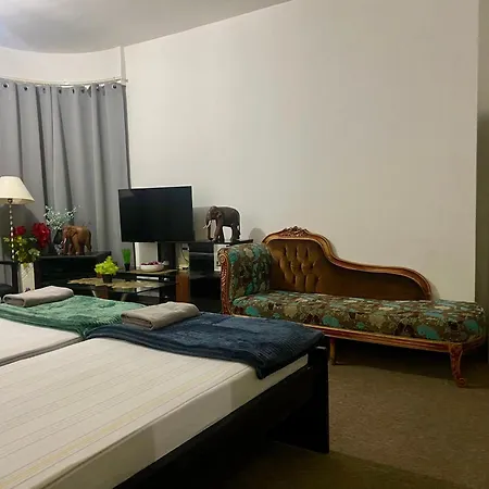 Private Room With Shared Bathroom - No Parking Space Abu Dhabi Exterior photo