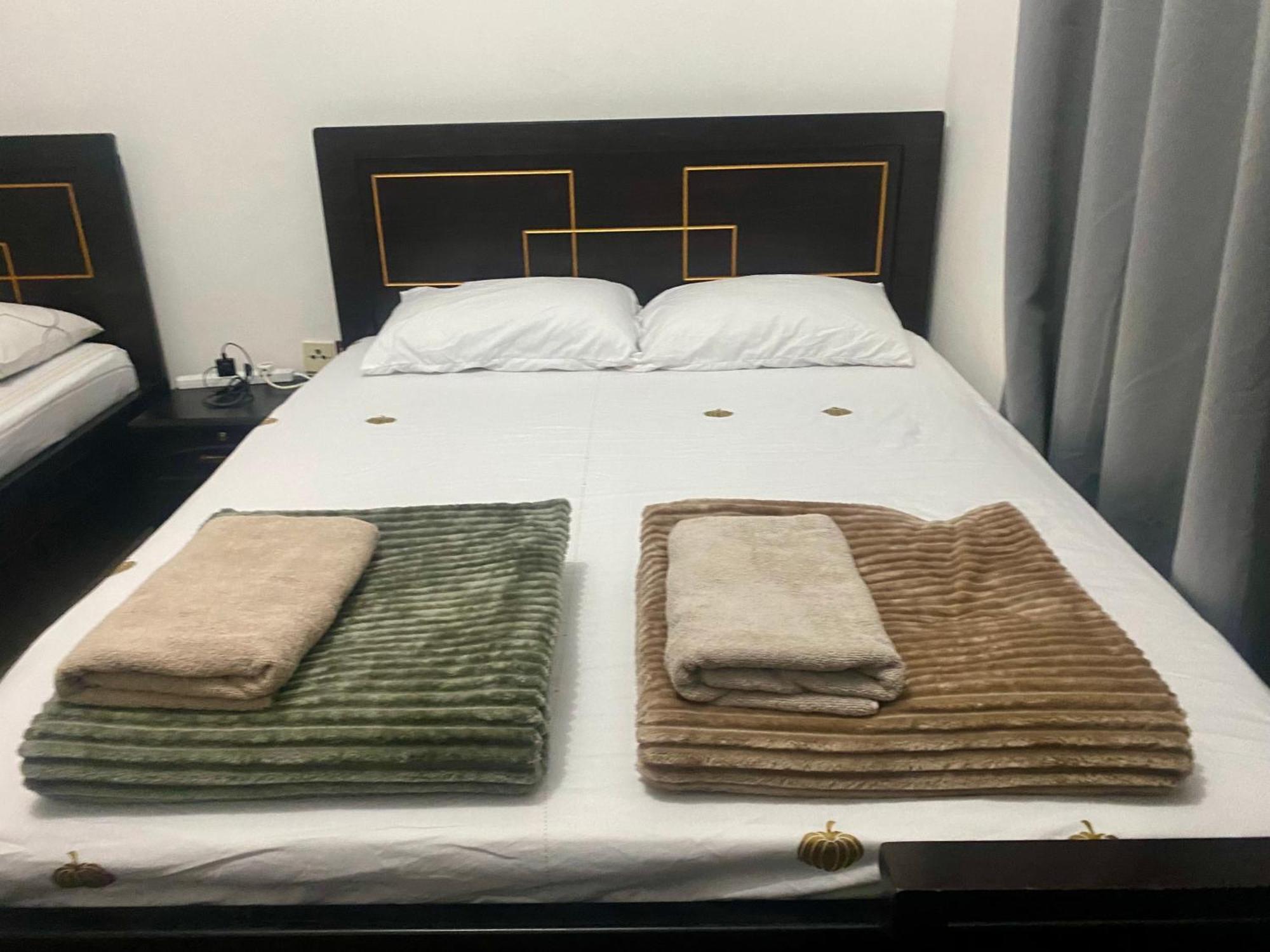 Private With Shared Bathroom - No Parking Space