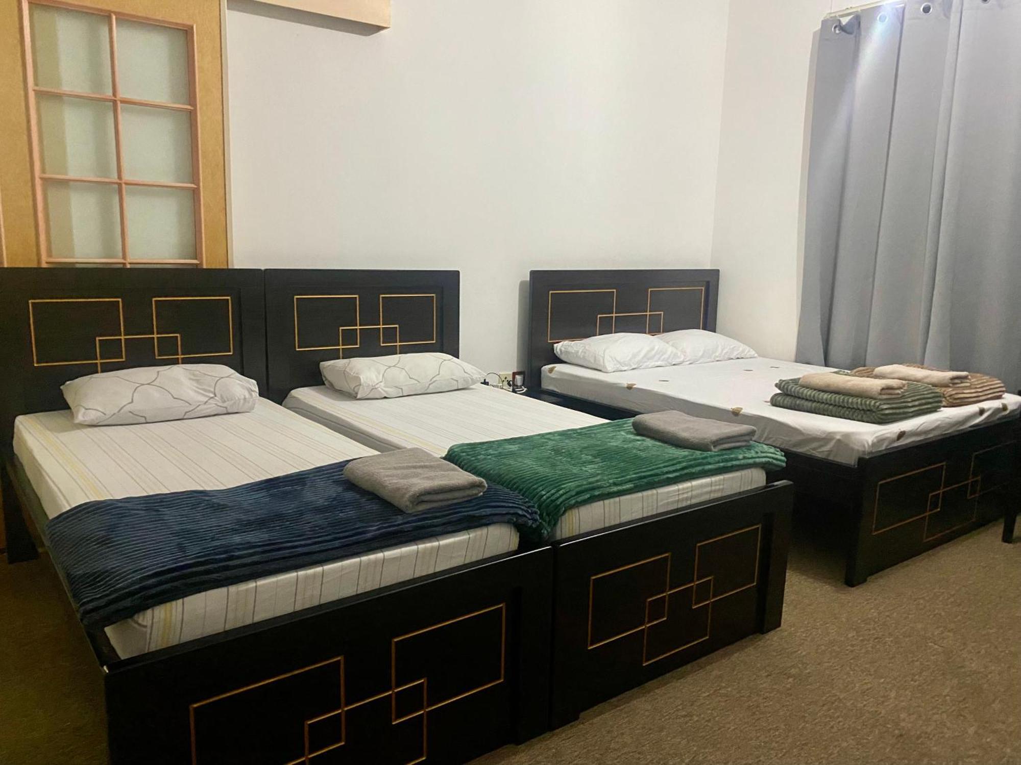 Private With Shared Bathroom - No Parking Space Homestay Abu Dhabi