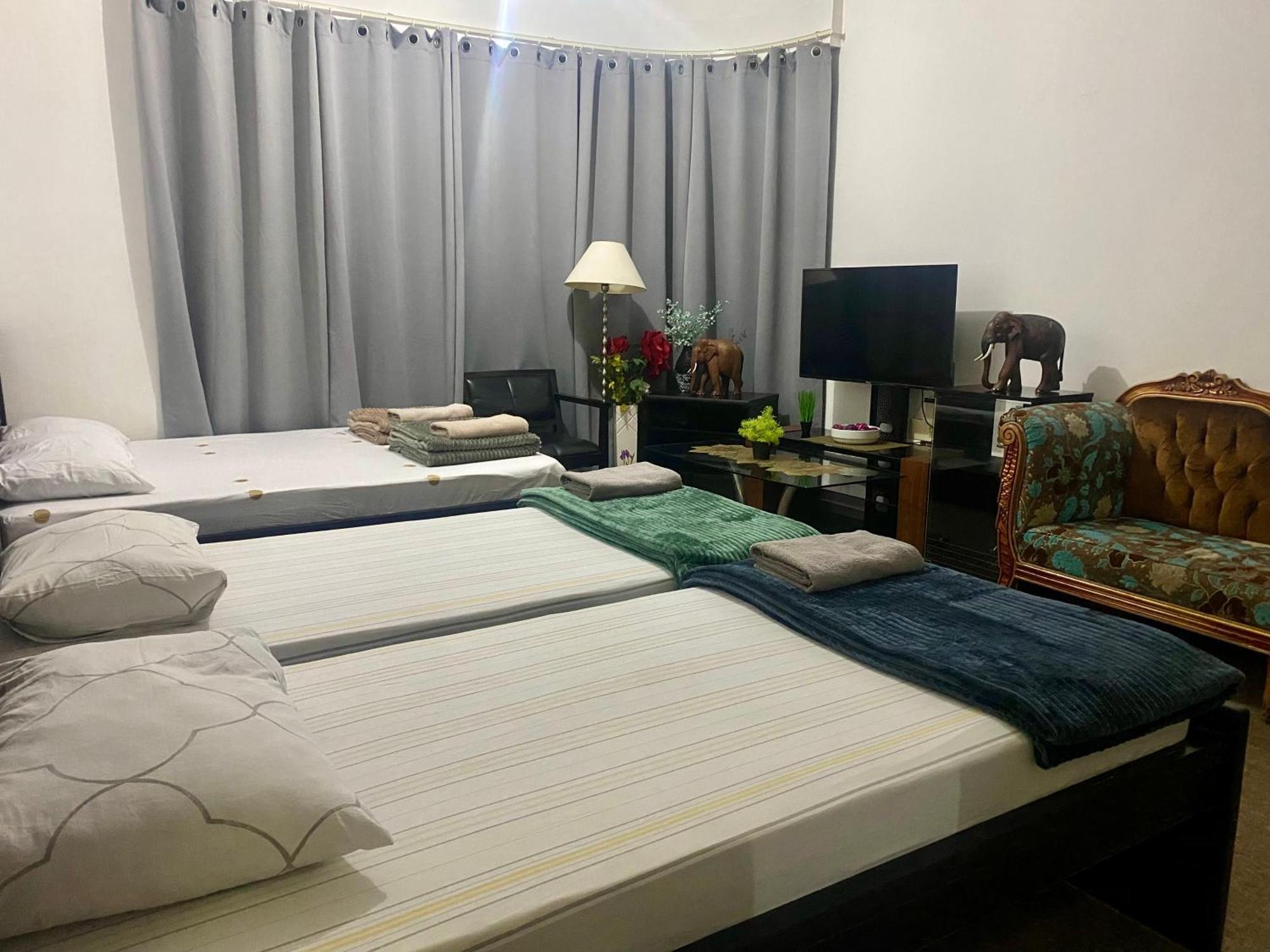 Private With Shared Bathroom - No Parking Space Homestay