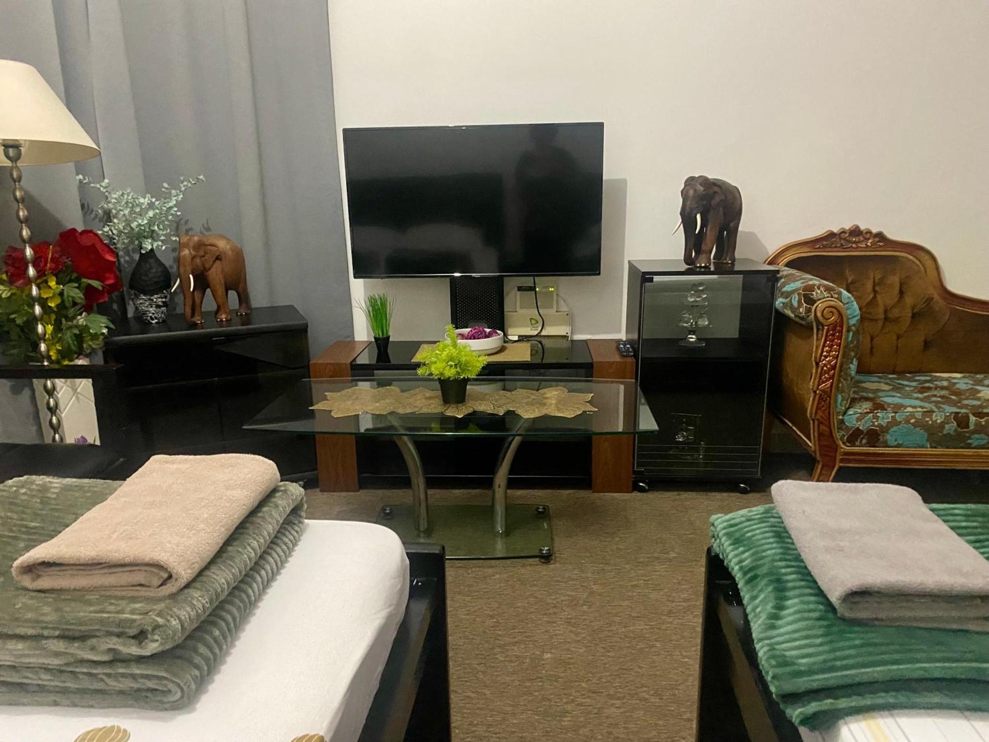 Private With Shared Bathroom - No Parking Space Homestay *