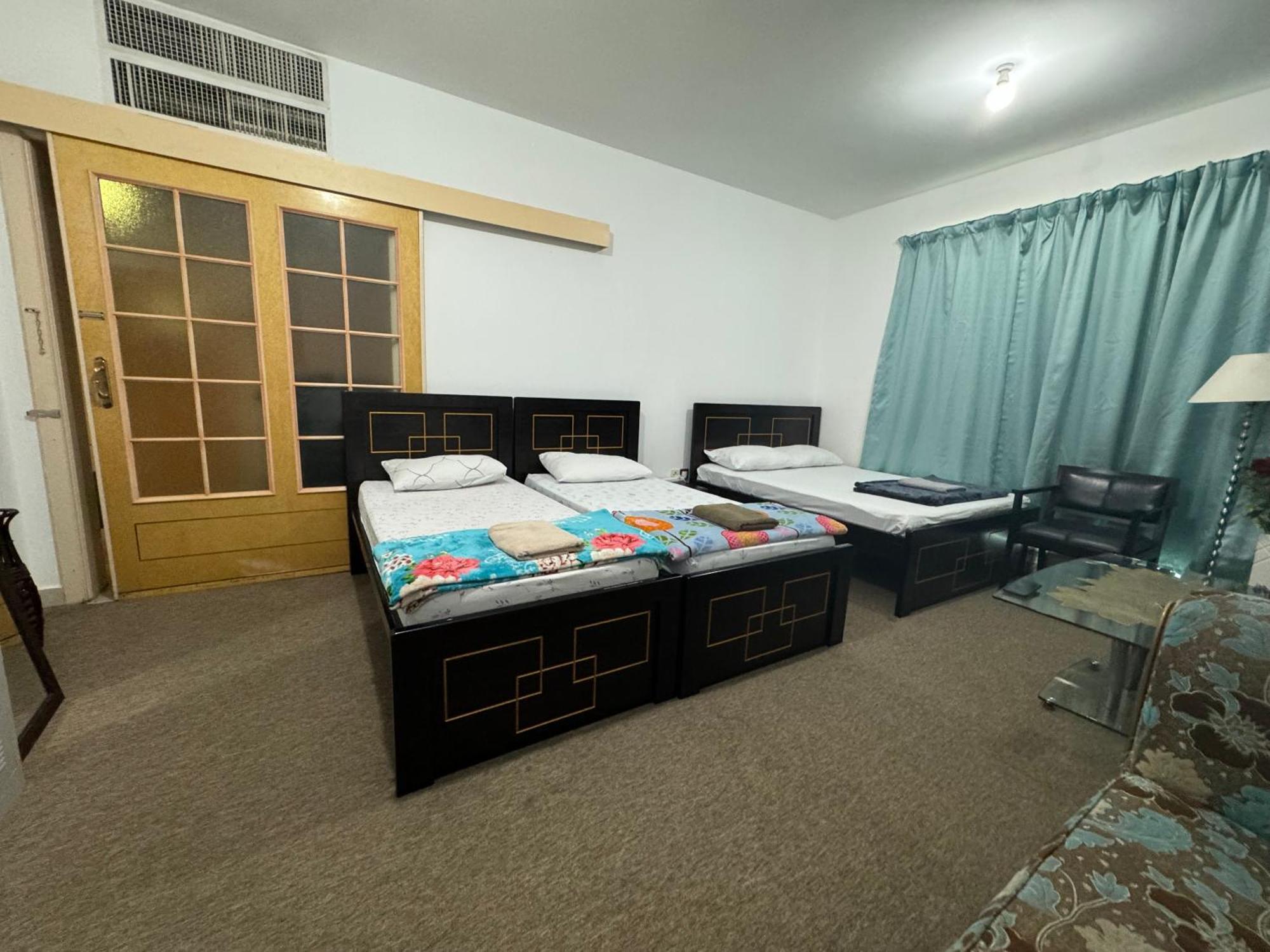 Private With Shared Bathroom - No Parking Space Homestay Abu Dhabi